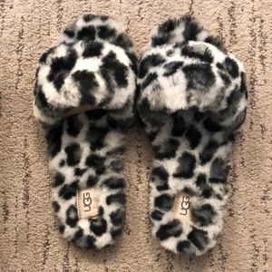 UGG slippers Size 9